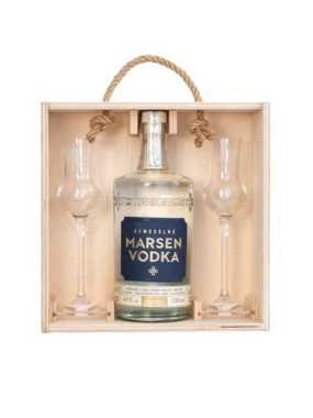 Remeselná vodka 40% v drevenej darčekovej krabici + 2 x pohár. 700 ml