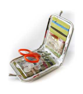 Šicia súprava v puzdre z umele > biela