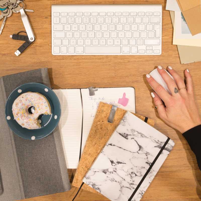 Poznámkový blok s perom > hnedá