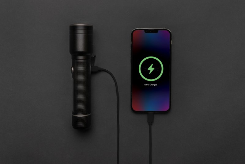 Profesionálne USB svietidlo Gear X z RCS recykl. hliníka > čierna