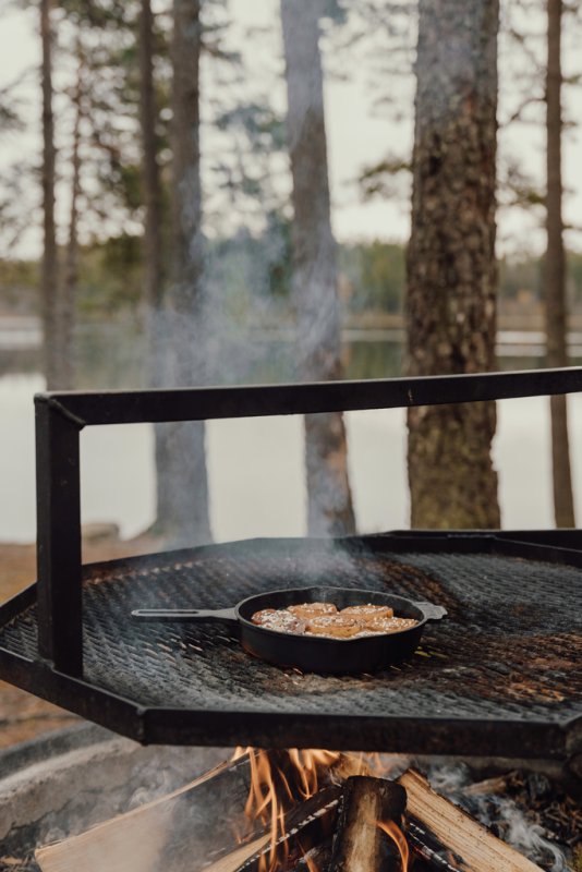 Liatinová skillet panvica VINGA Ardoise, 20cm > čierna