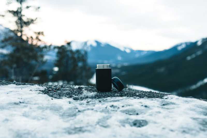 Termo hrnček Brew z RCS recyklovanej nerezovej ocele > čierna