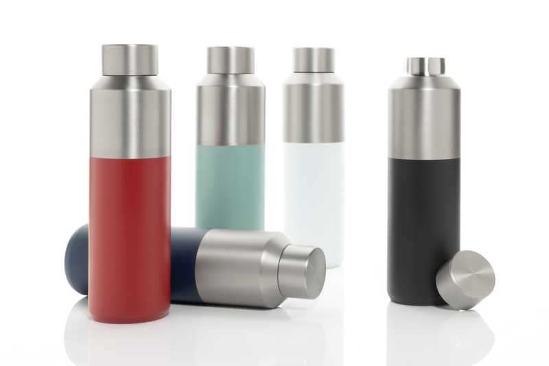 Fľaša na vodu Fluid 600ml z RCS recyklovanej ocele > červená