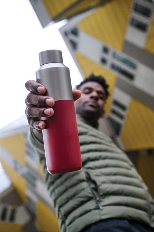 Fľaša na vodu Fluid 600ml z RCS recyklovanej ocele > červená