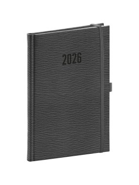 Diár (Rivoli 2026) - 15 x 21 x 2 cm  > sivá > týždenný A5