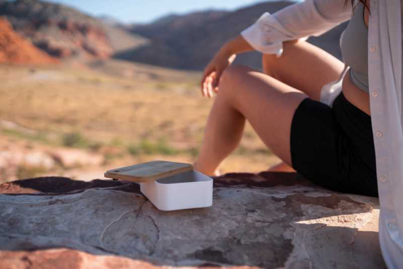 Krabička na jedlo z RCS recykl. plastu s bambusovým vekom > biela