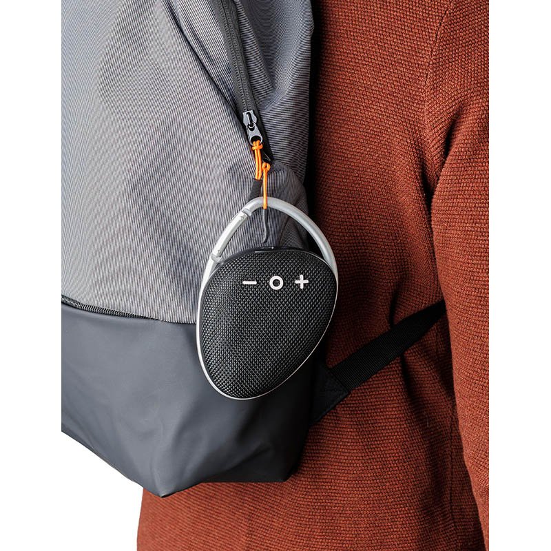 Outdoorový reproduktor s karabínou > čierna