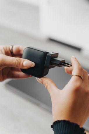 Urban Vitamin Santa Cruz RCS recykl. pl. 20W nabíjačka GAN > čierna
