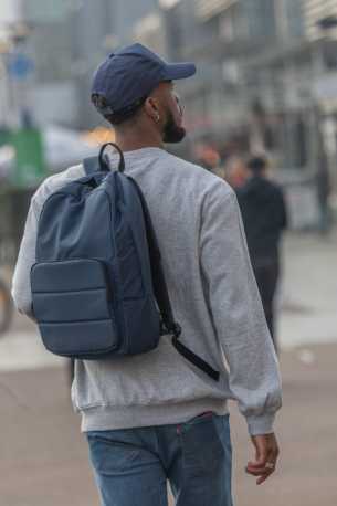 5 dielna šiltovka Impact zo 190g recyklovanej bavlny AWARE > modrá (navy)