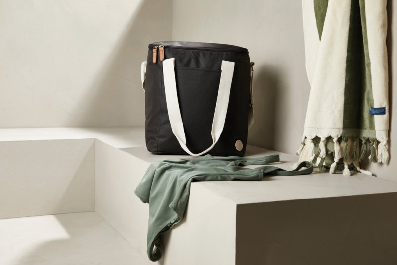 Veľká chladiaca taška VINGA RPET Sortino > čierna