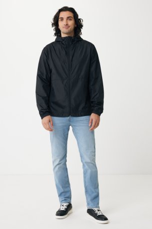Ľahká bunda Iqoniq Logan z recykl. polyesteru > čierna > XL