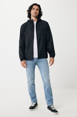 Ľahká bunda Iqoniq Logan z recykl. polyesteru > čierna > XL